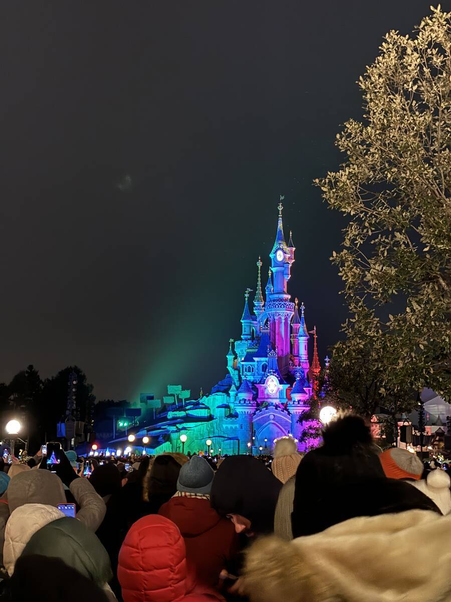 ディズニーランド・パリのドローンショー Disney Electrical Sky