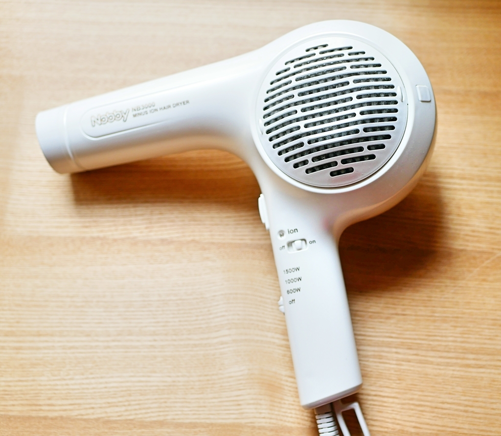 美容室御用達 プロ仕様の業務用ドライヤー テスコムnb3000をご紹介 手のひらのきょう