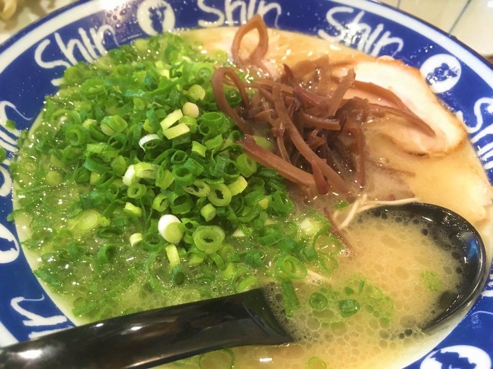 天神の有名店・ShinShinの博多純情ラーメン