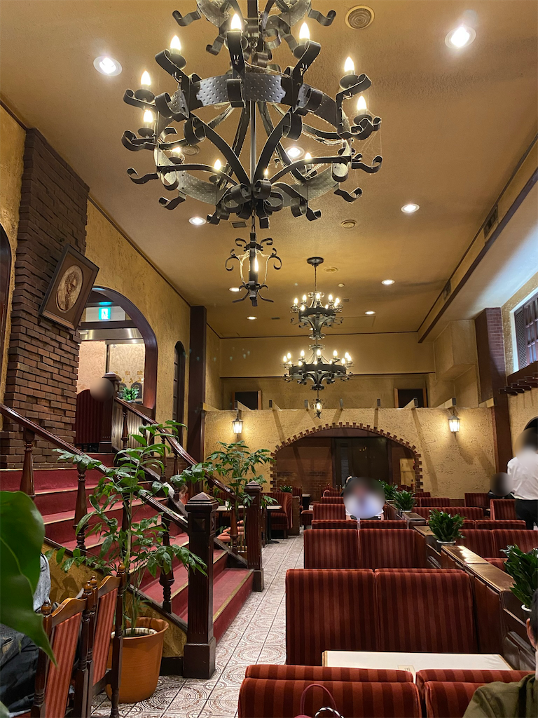 新宿三丁目「名曲・珈琲 新宿らんぶる」〜昭和の香り残る地下空間で