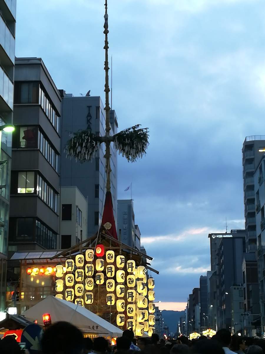 【祇園祭 月鉾】うさぎの彫刻に感動!厄除けちまき&お願い袋で願いを叶えよう♪ - 京都ぶらり散歩&グルメ手帖