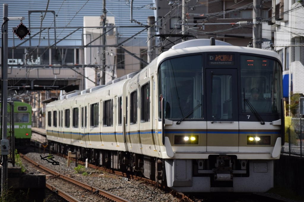 通達150 「 GWの奈良線に221系を狙う 」 - 写真は鉄で出来ている。