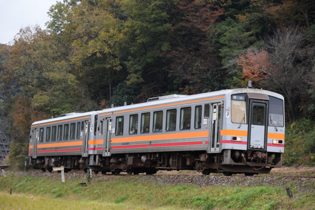 通達348 「 津山色のキハ120を狙う 秋遠征 津山線紀行その3 」 - 写真