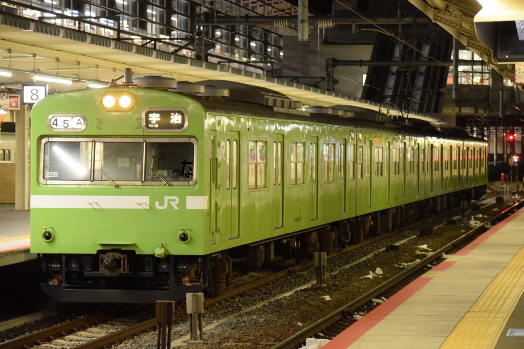 第555列車 闇鉄のススメ Wb ホワイトバランス を変更して103系を狙う 写真は鉄で出来ている 第555列車 闇鉄のススメ Wb ホワイトバランス を変更して103系を狙う 写真は鉄で出来ている