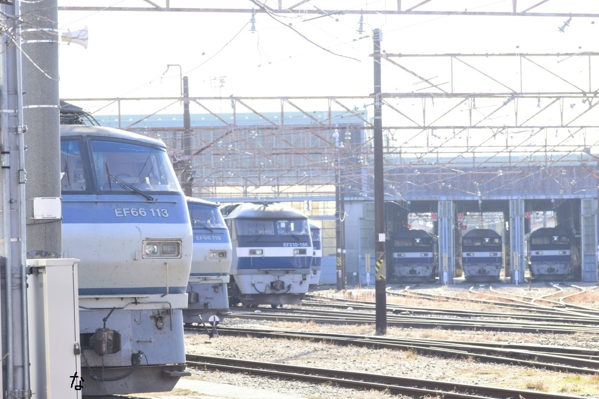 第1828列車 「 吹田機関区に留置中の機関車を狙う 」 - 写真は鉄で出来
