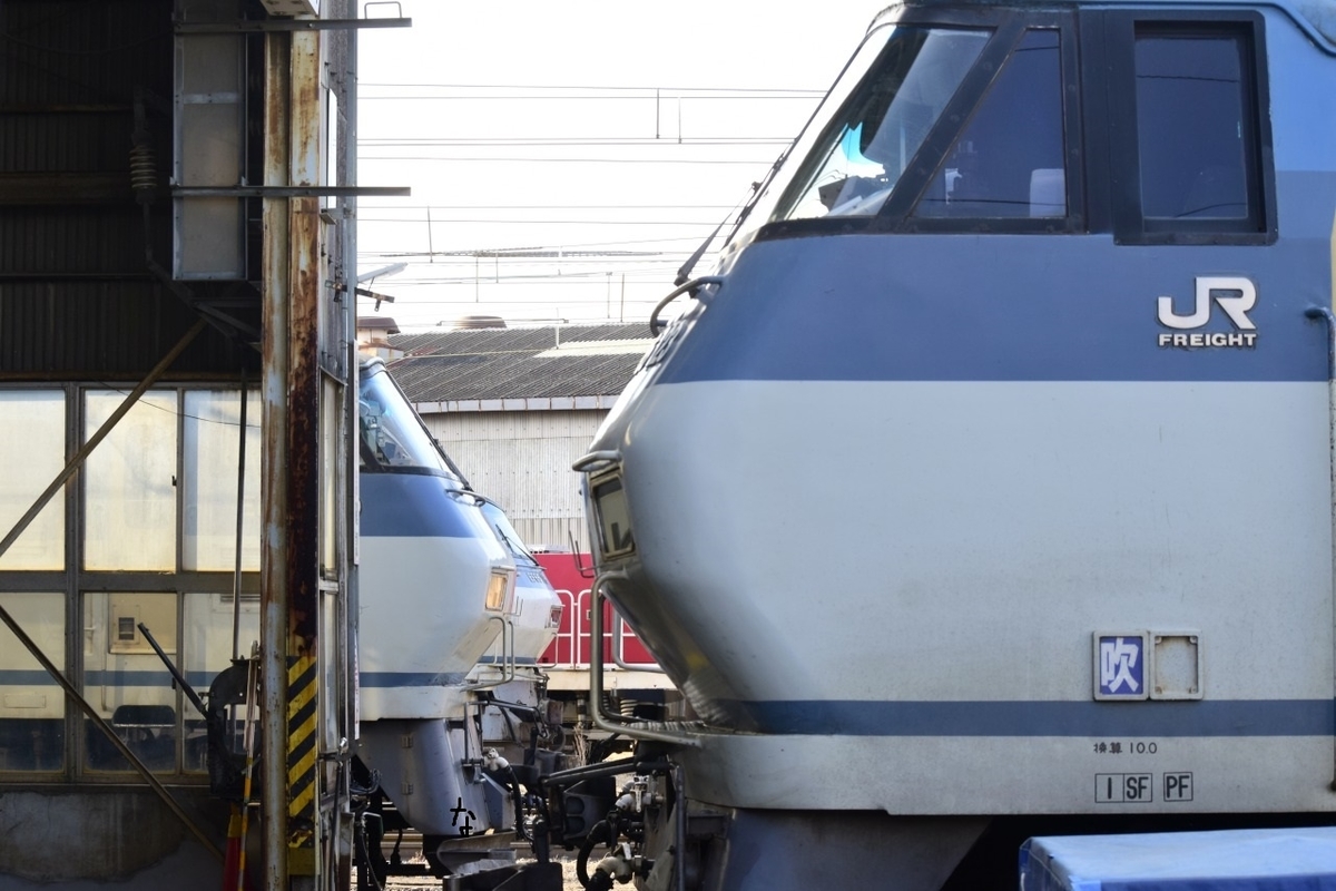 第1828列車 「 吹田機関区に留置中の機関車を狙う 」 - 写真は鉄で出来