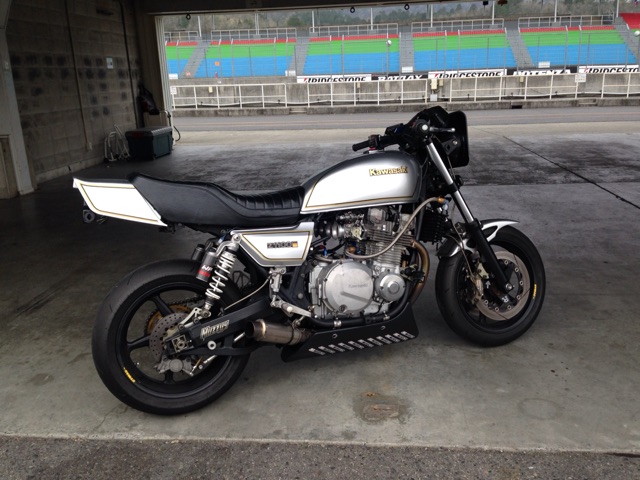 カワサキ　純正18インチ　リア　Z1000j Z1R Z1100系 ワイド化 カワサキ 純正18インチ リア Z1000j Z1R Z1100系 ワイド化 商品