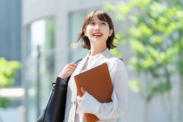 キャリア変更を考える女性