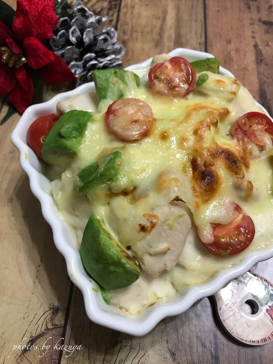 鶏むね肉とアボカドのグラタン