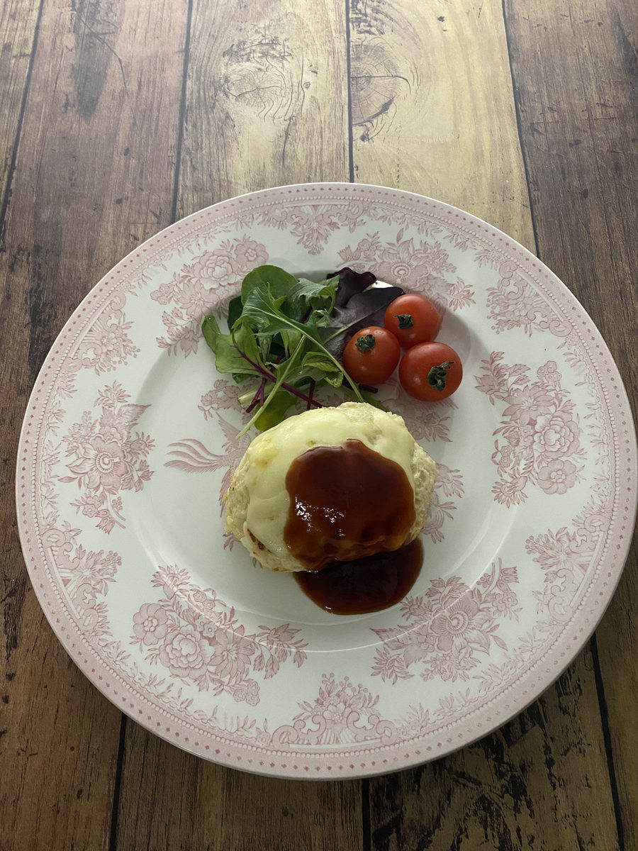 鶏むね肉のチーズハンバーグ