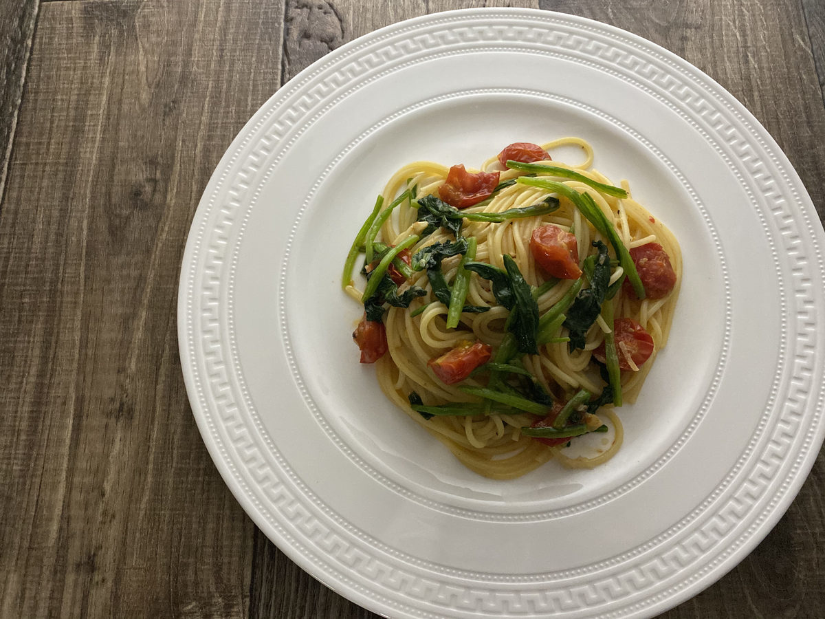 ほうれん草とミニトマトのパスタ