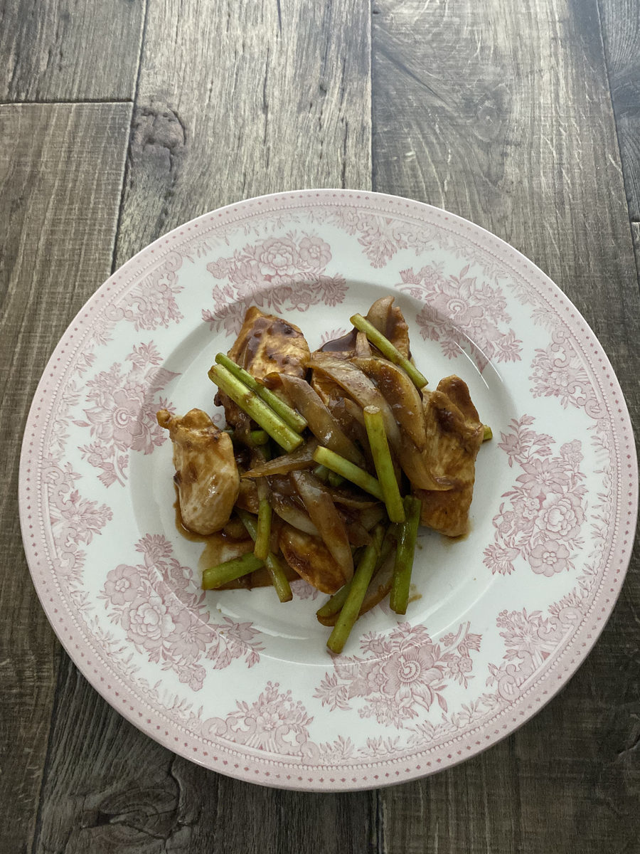 鶏むね肉とにんにくの芽のにんにく味噌炒め