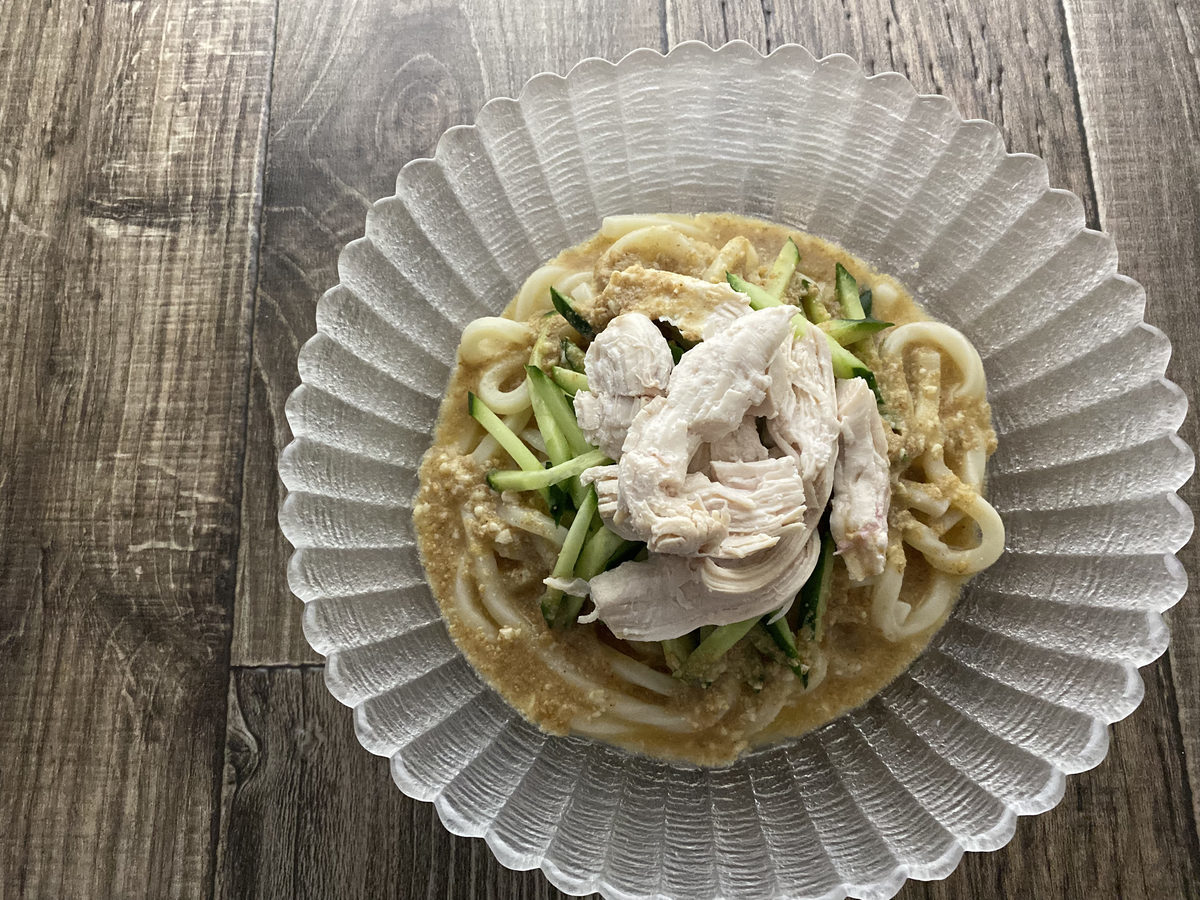 蒸し鶏のゴマだれ冷やしうどん