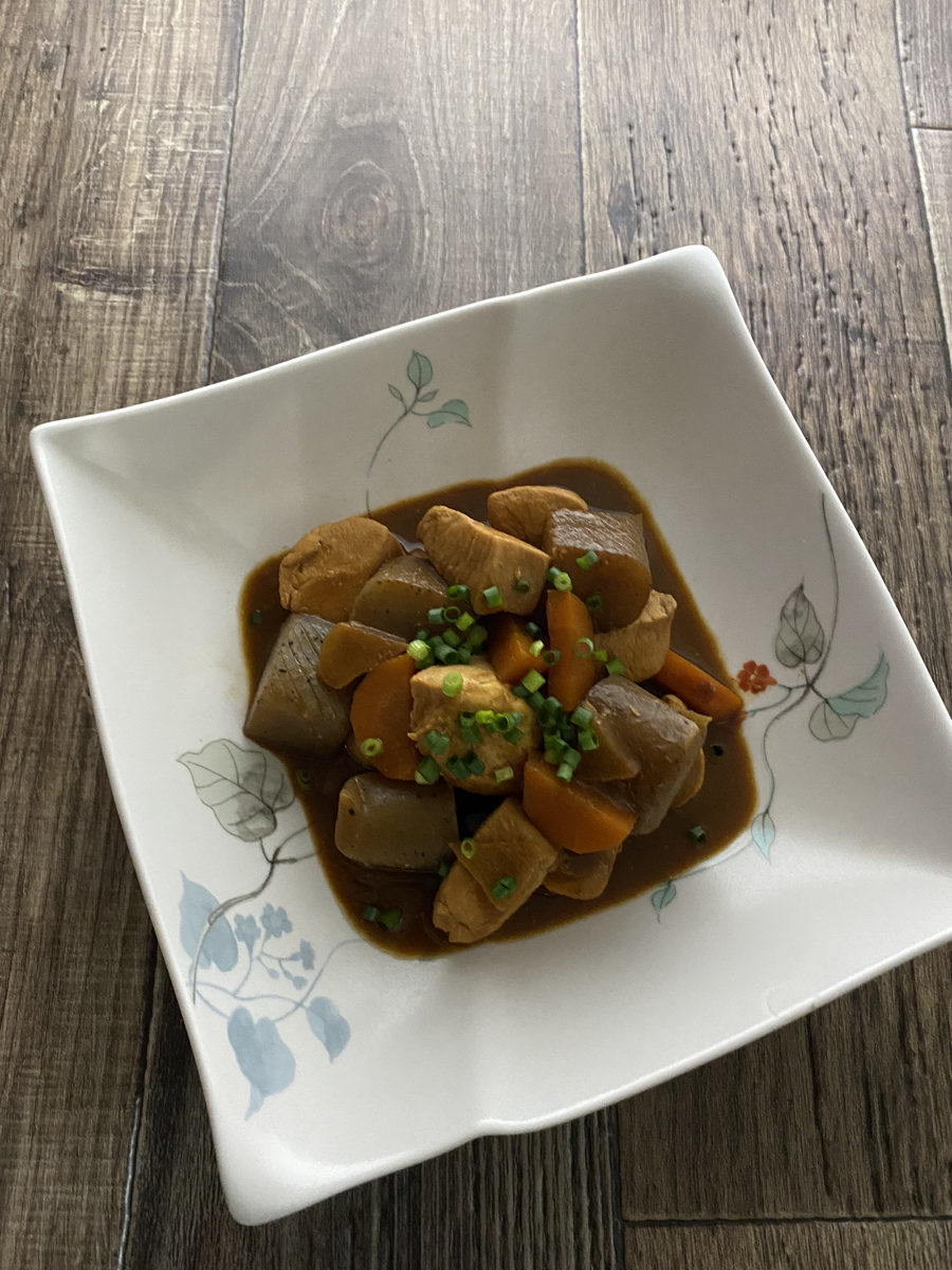 鶏むね肉とこんにゃくの赤味噌煮