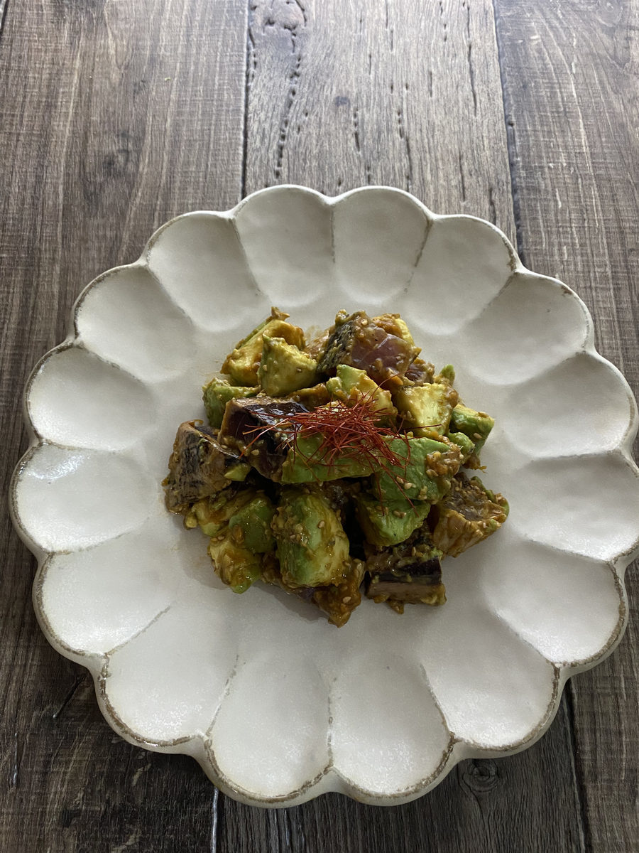 カツオのたたきとアボカドのユッケ風