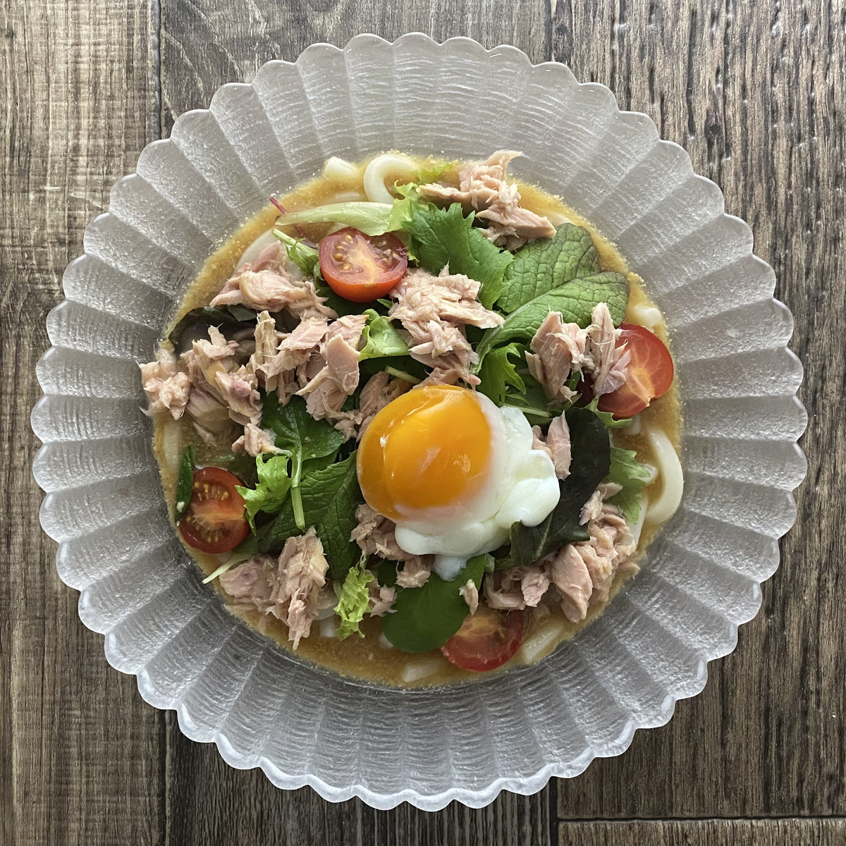 温泉卵のツナのごまサラダうどん