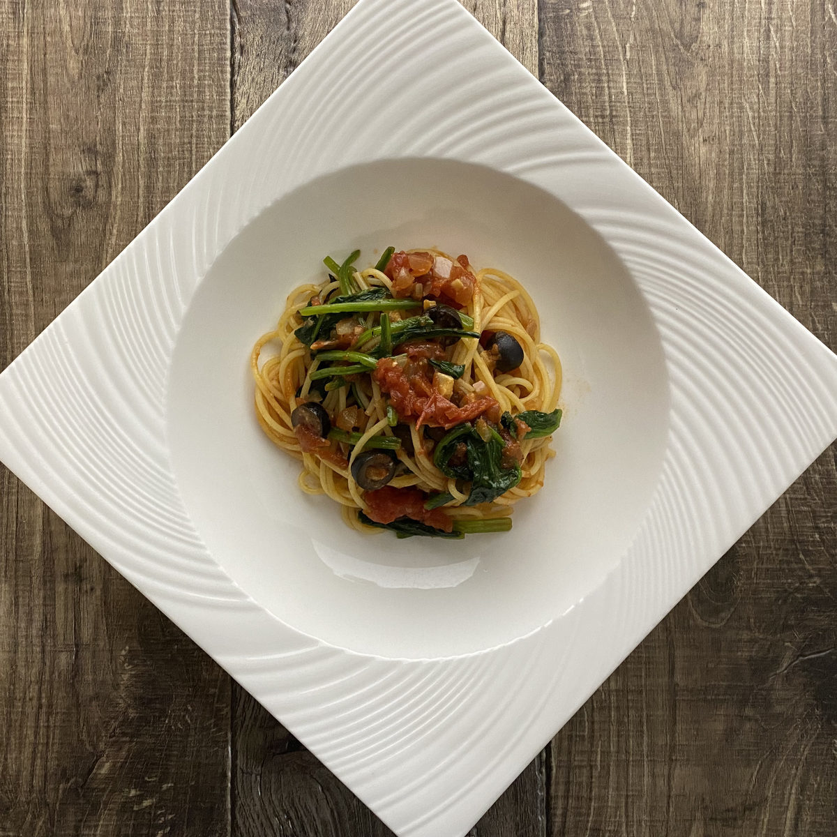 ほうれん草のトマトパスタ