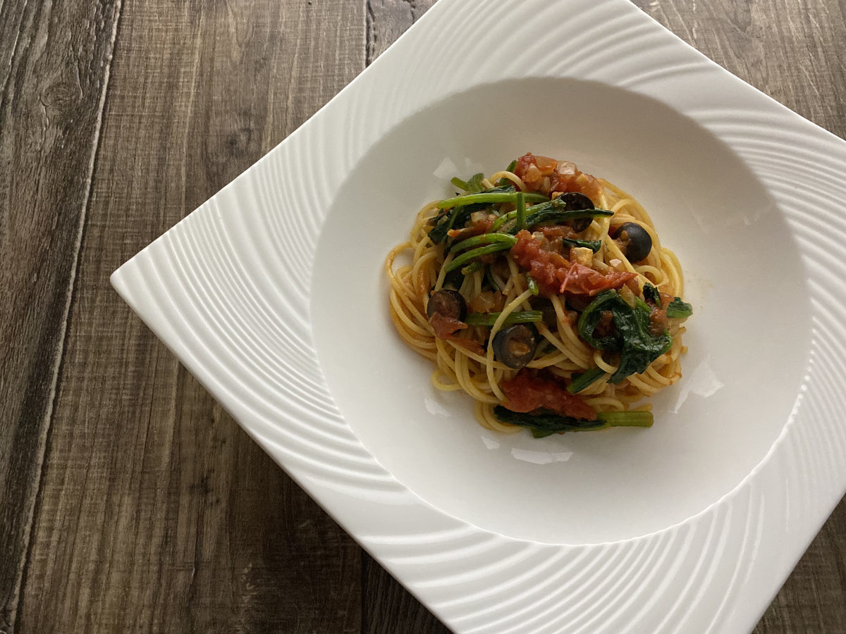 ほうれん草のトマトパスタ