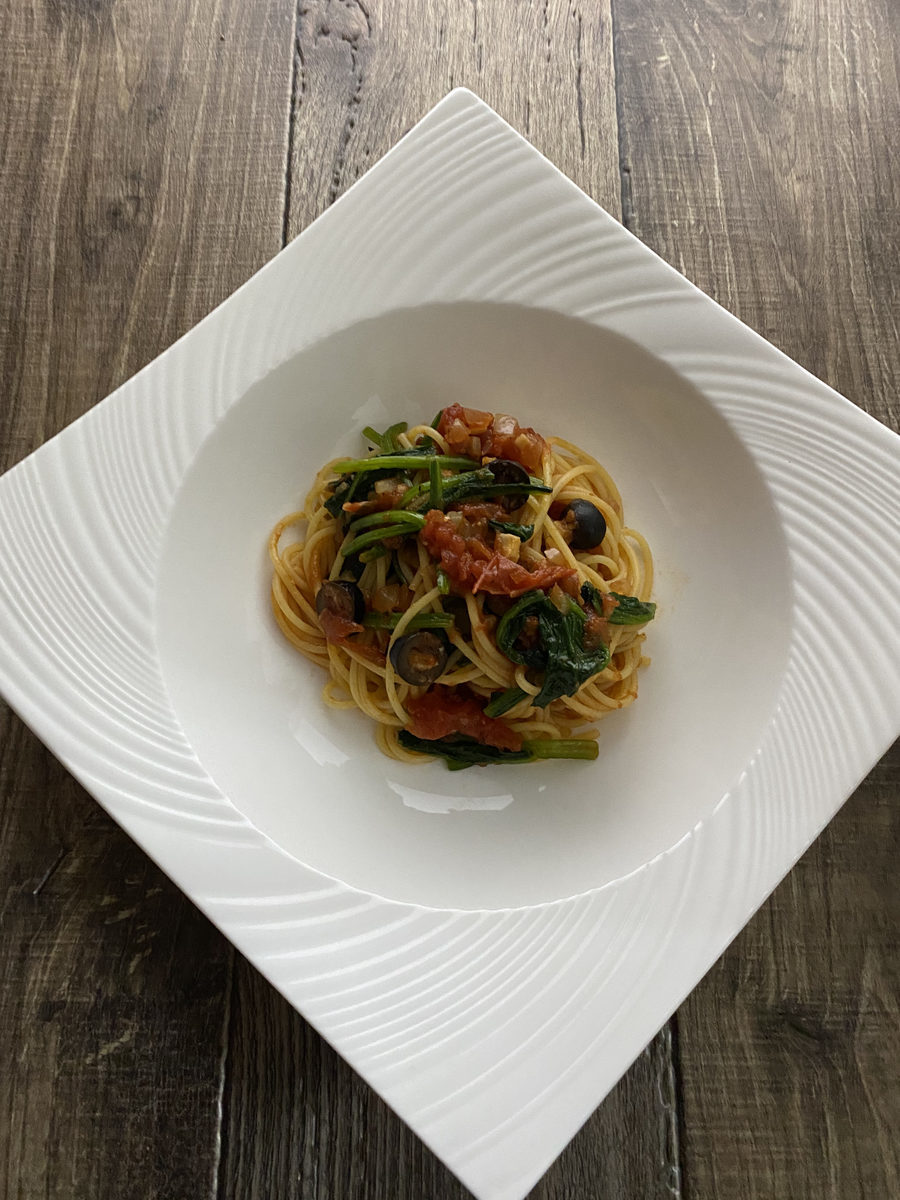 ほうれん草のトマトパスタ