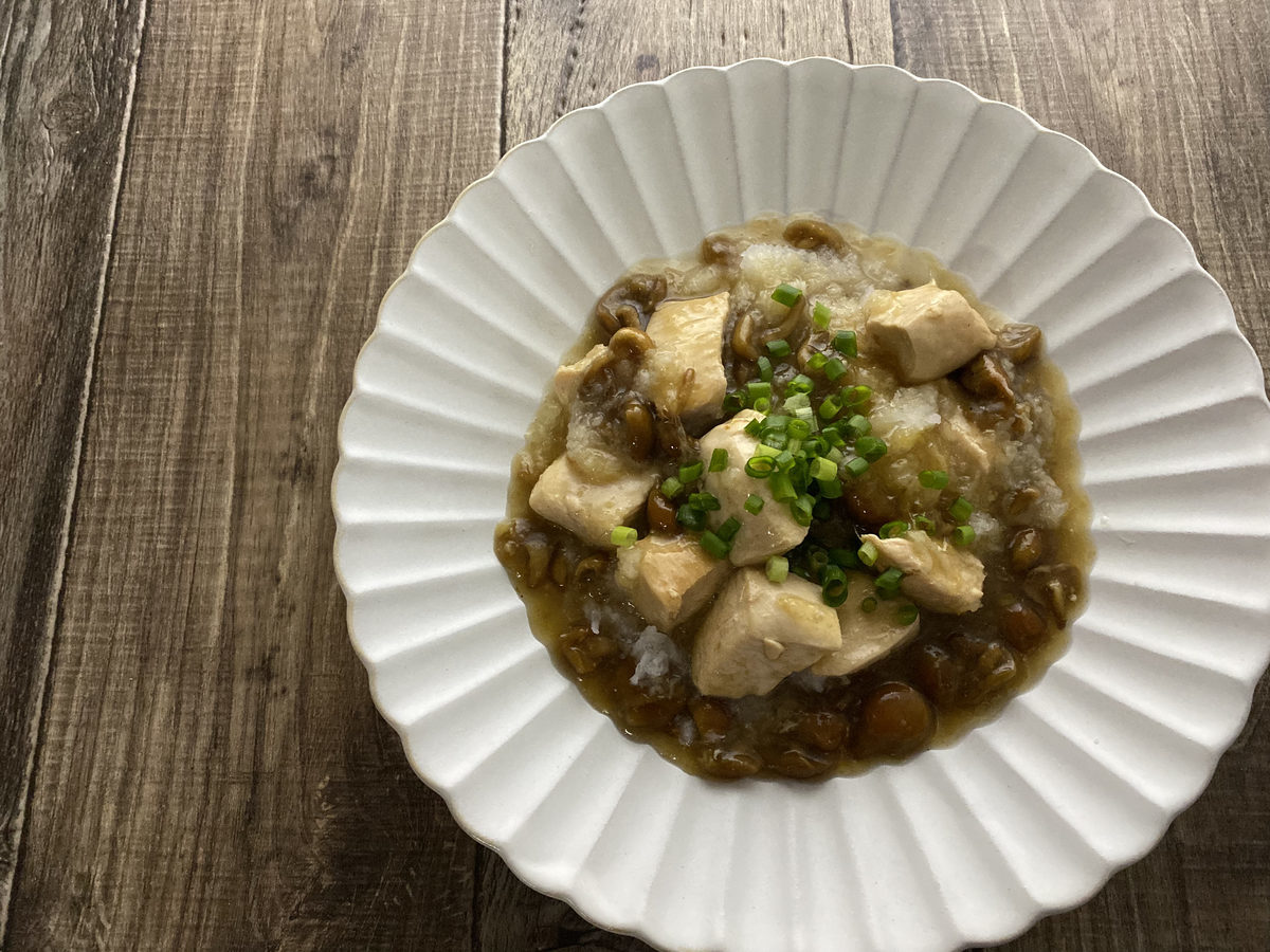 鶏むね肉となめこのみぞれ煮