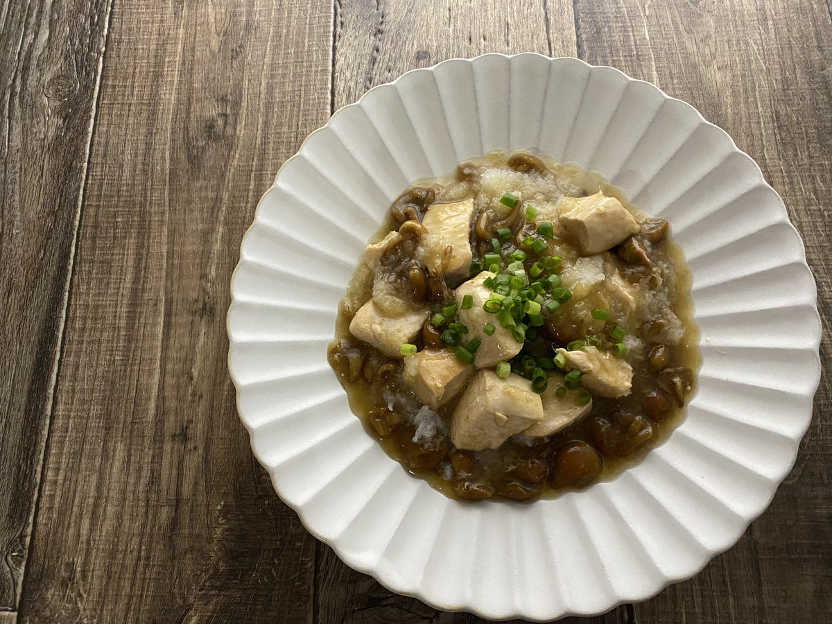 鶏むね肉となめこのみぞれ煮