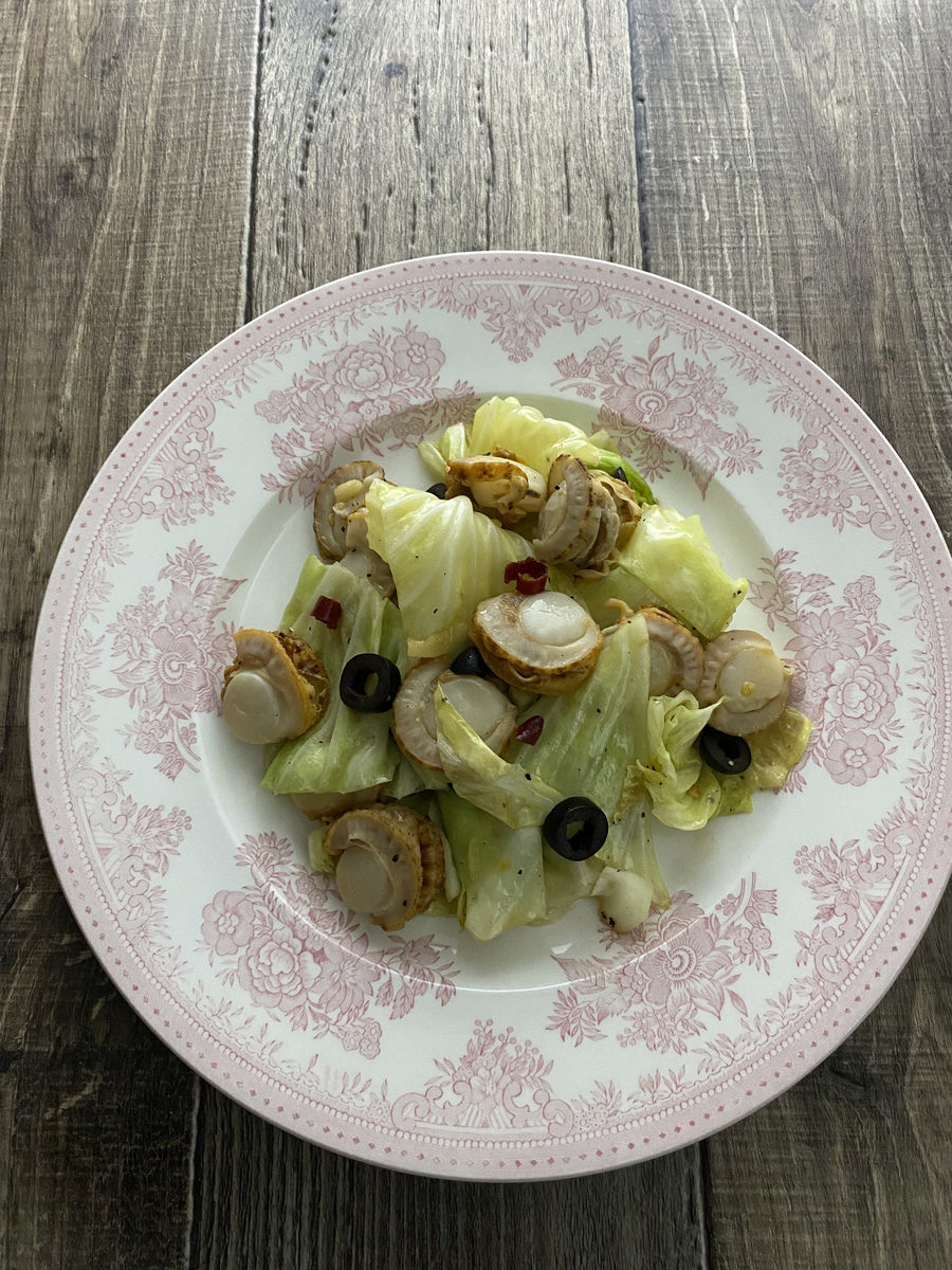 ベビーホタテとキャベツのにんにく醤油炒め