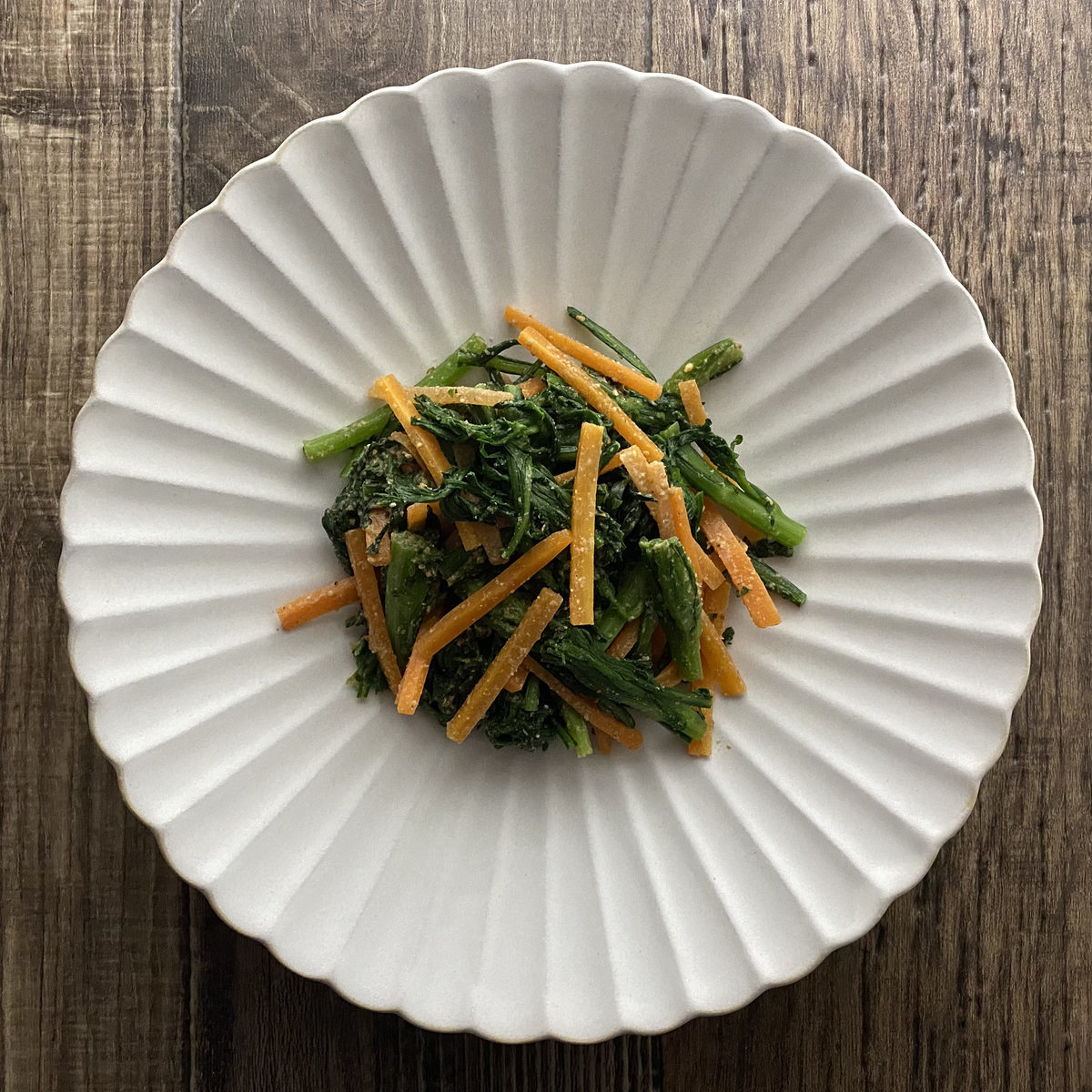 春菊とにんじんの胡麻和え