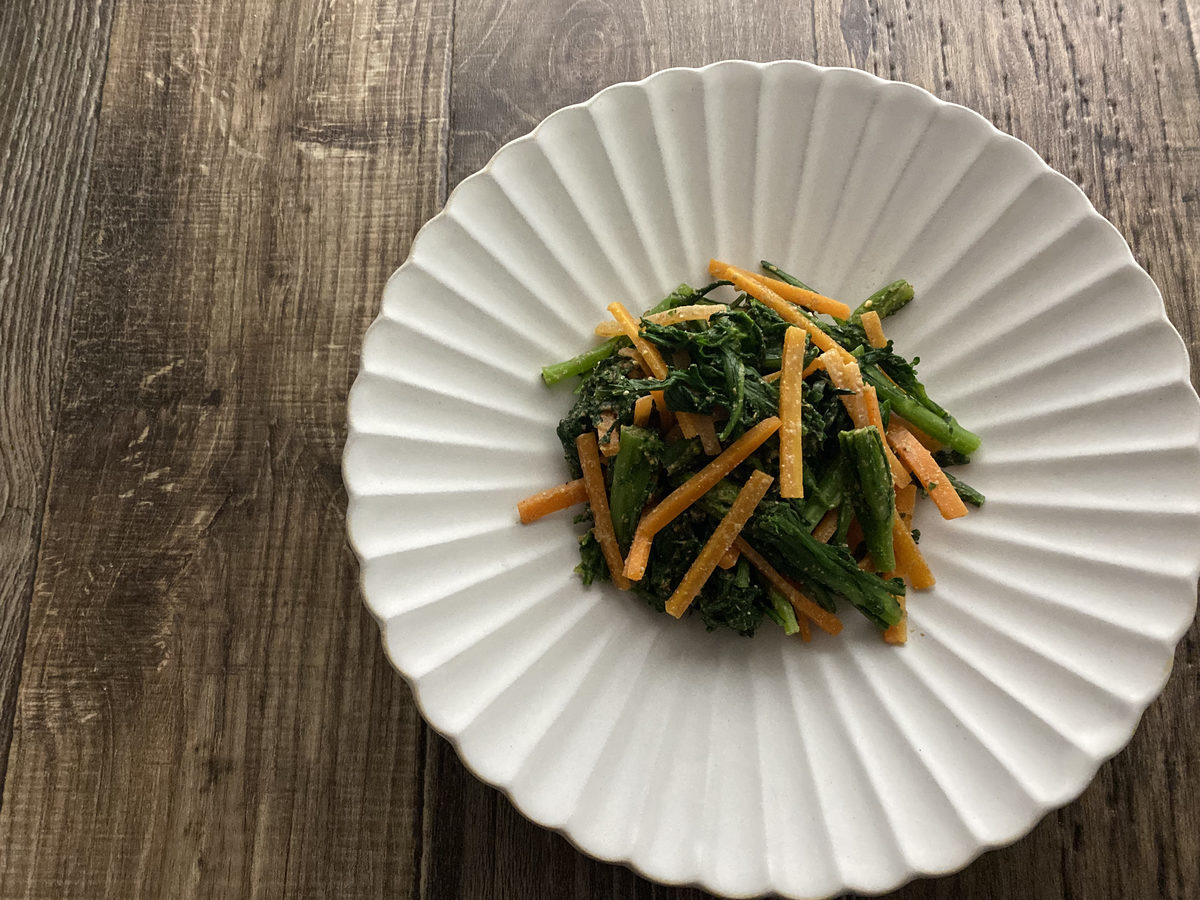 春菊とにんじんの胡麻和え