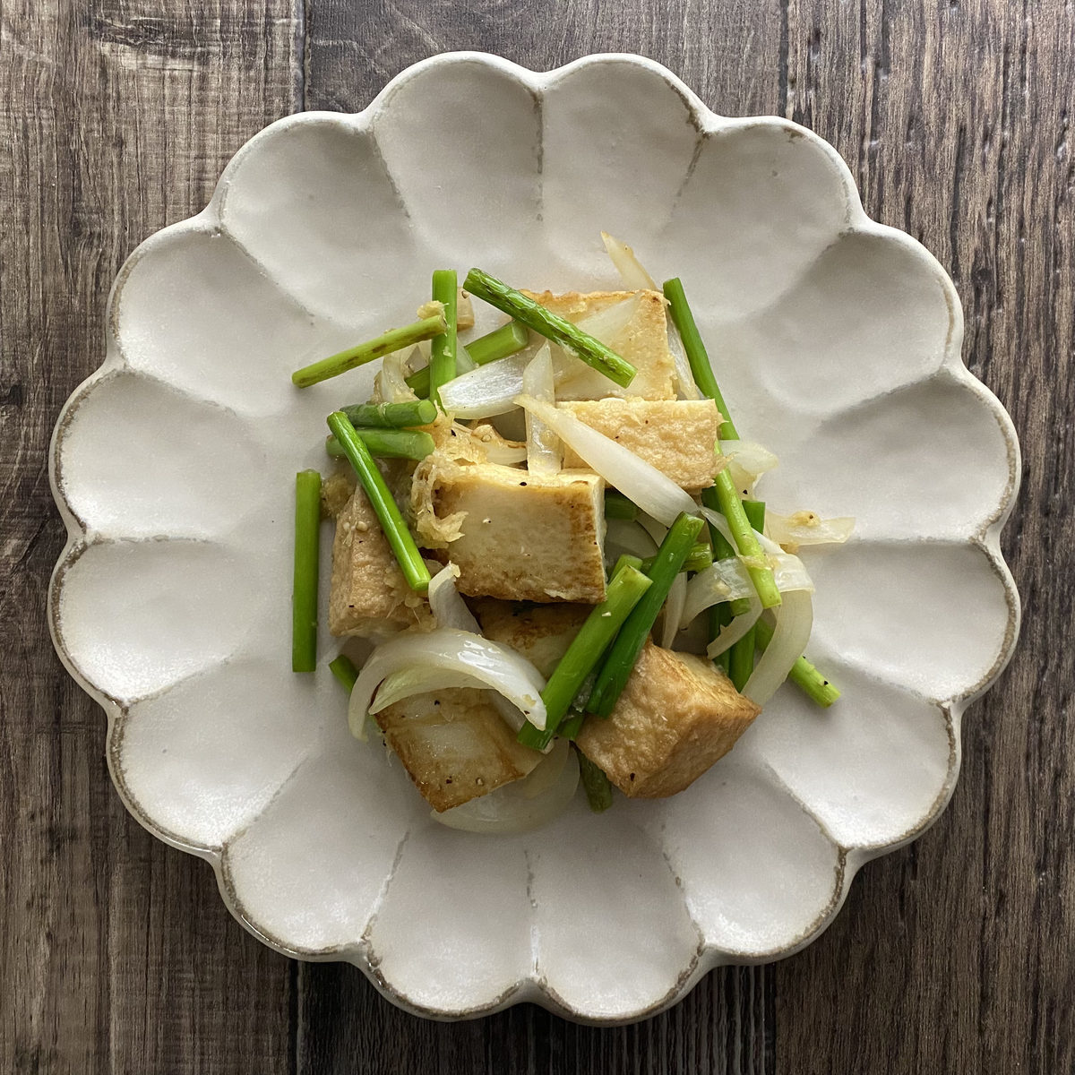 厚揚げとにんにくの芽の生姜焼き