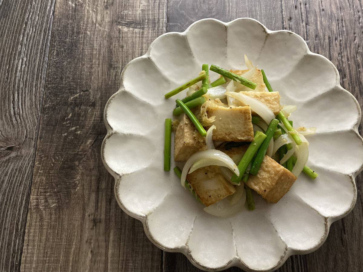 厚揚げとにんにくの芽の生姜焼き