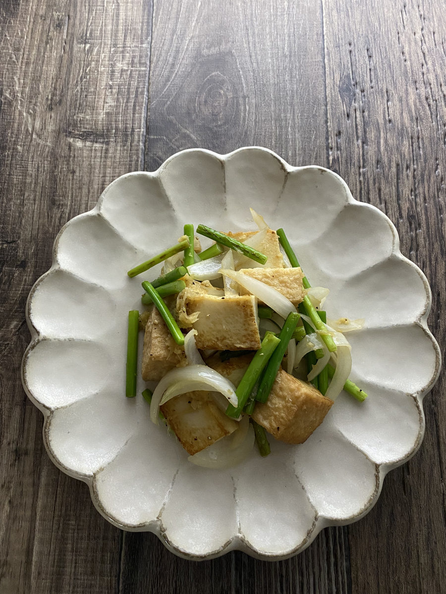 厚揚げとにんにくの芽の生姜焼き