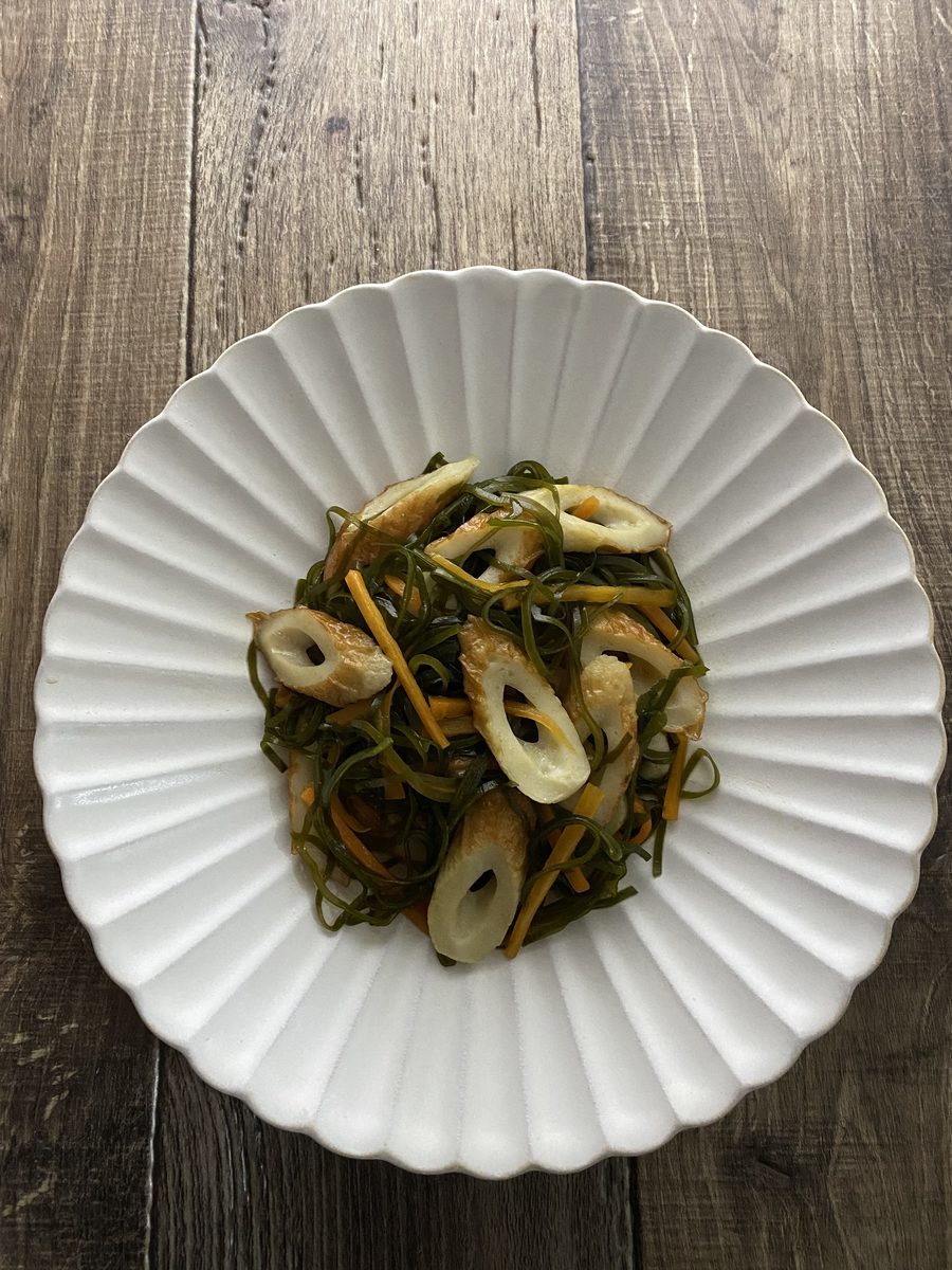 切り昆布とちくわの炒め煮