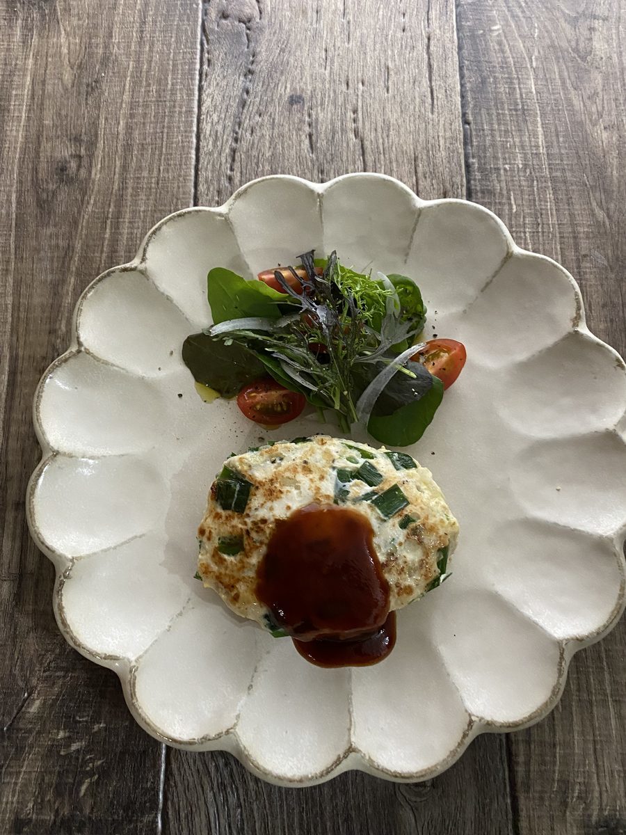 鶏むね肉とニラのハンバーグ