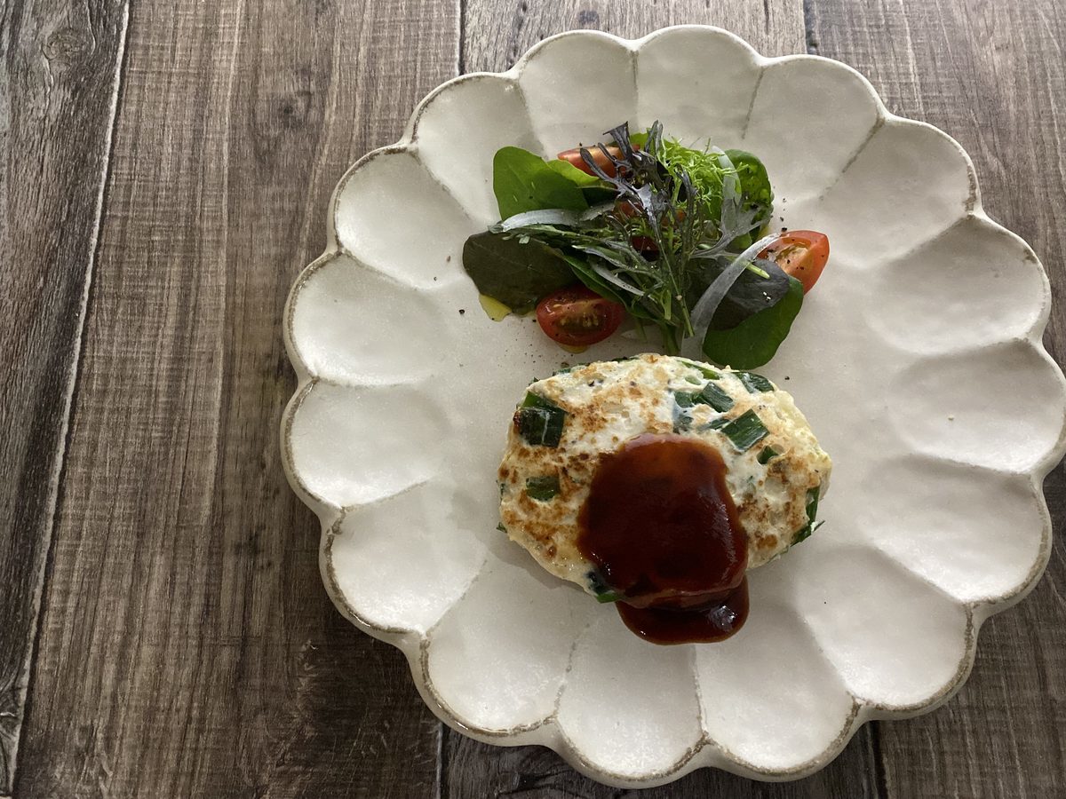 鶏むね肉とニラのハンバーグ