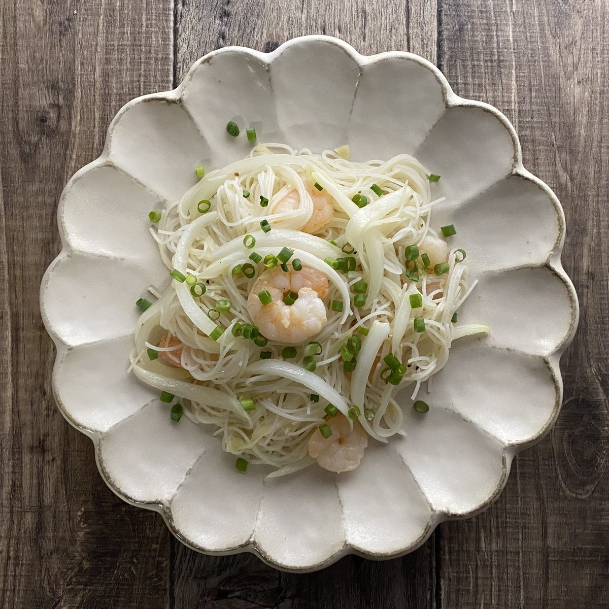 プリプリエビのエスニックビーフン