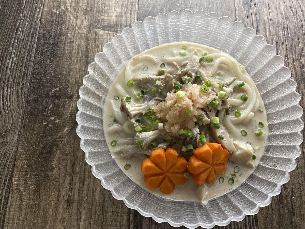 舞茸とたらこの冷やし豆乳うどん