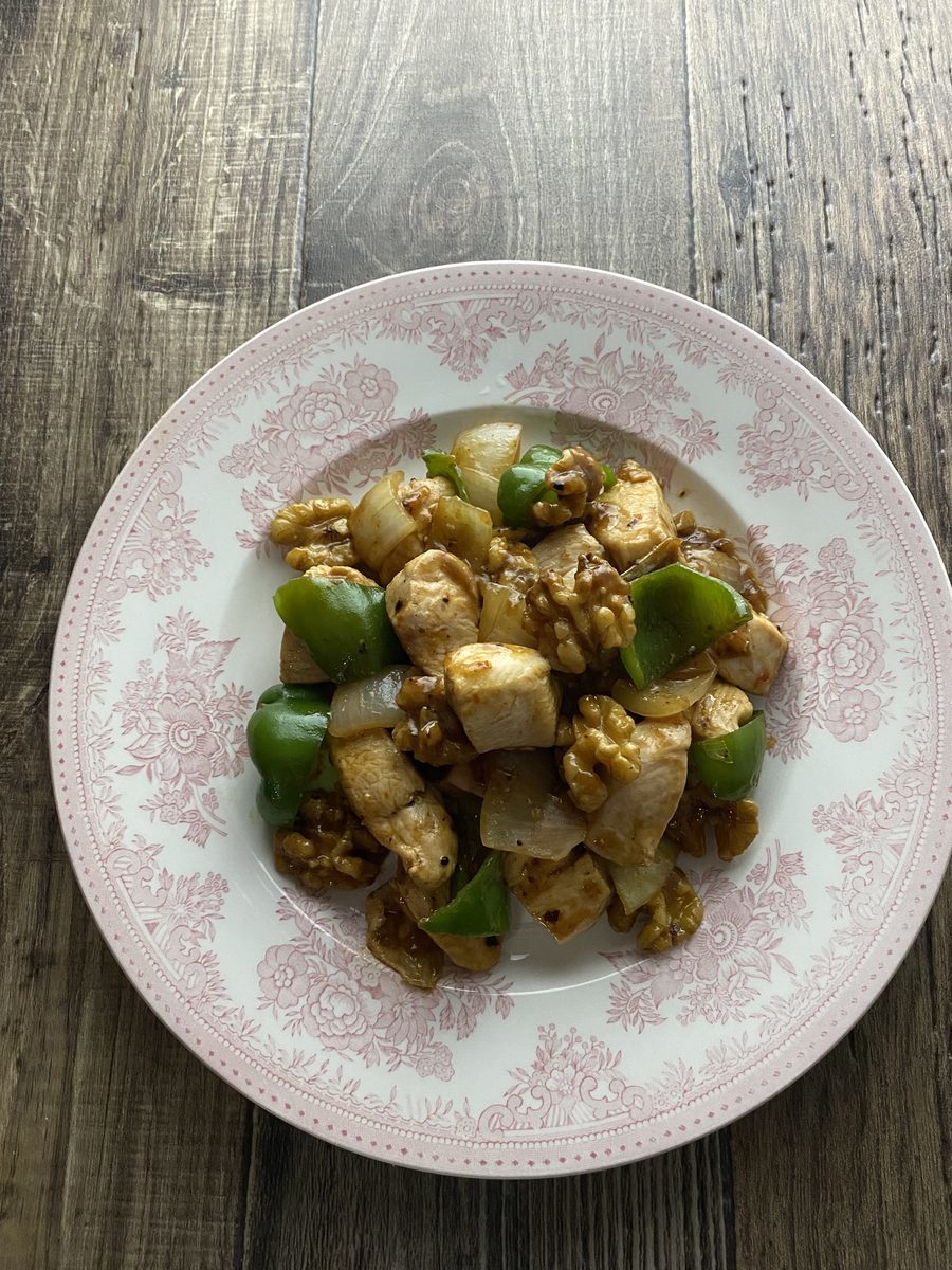 鶏むね肉とクルミのオイスター炒め