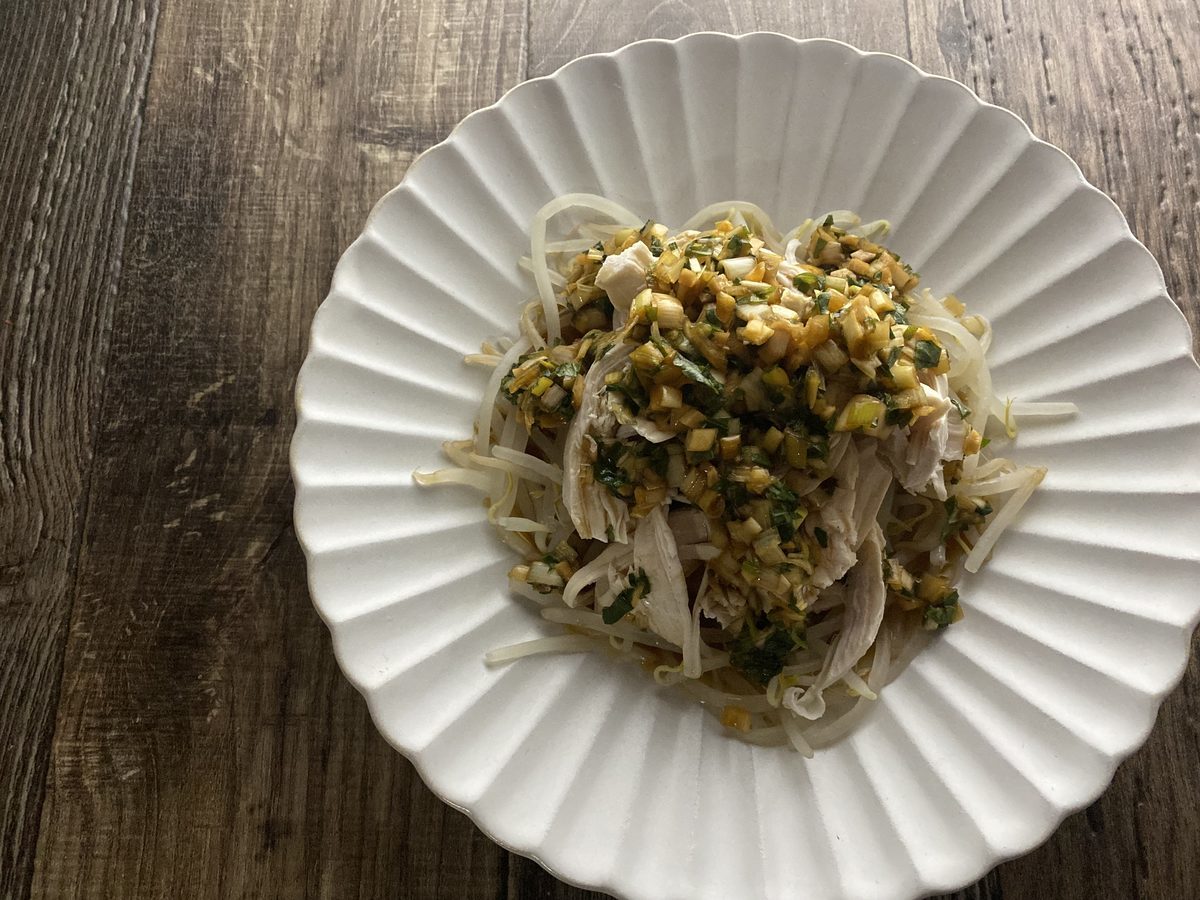 蒸し鶏と大葉の香味ダレ