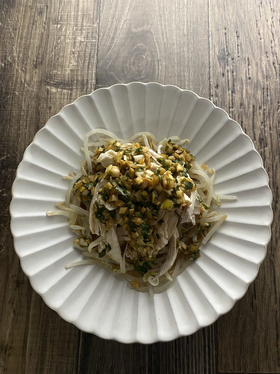 蒸し鶏と大葉の香味ダレ