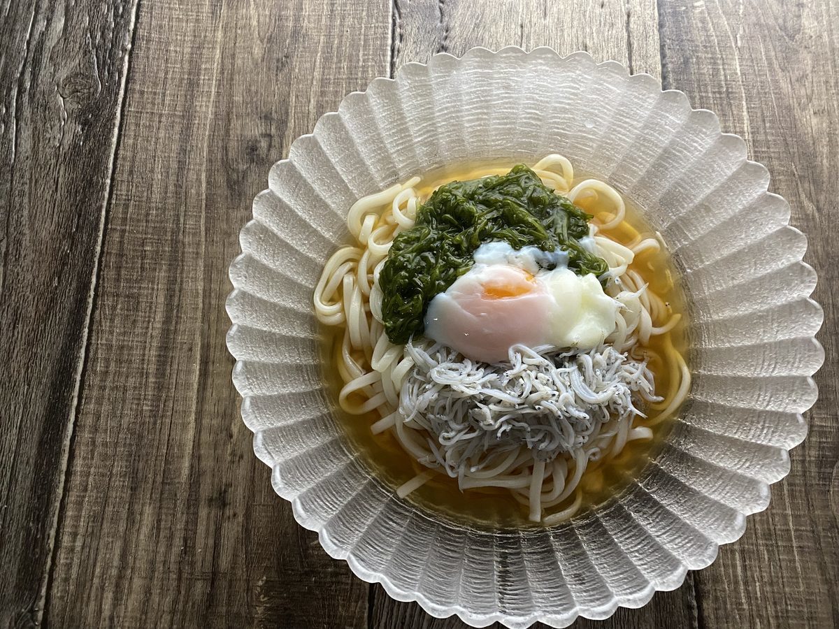 めかぶとしらすの温玉冷やしうどん