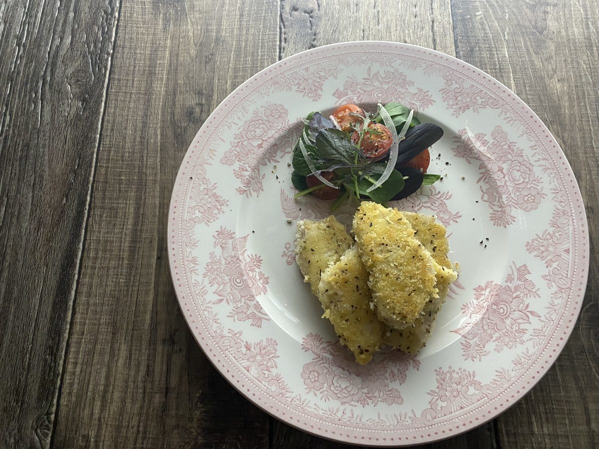 鶏むね肉のチーズパン粉焼き