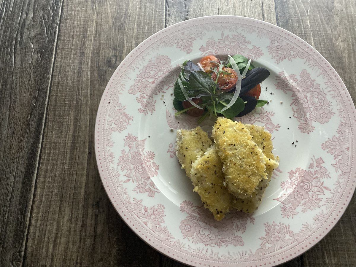 鶏むね肉のチーズパン粉焼き