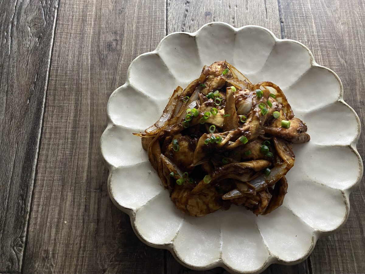 鶏むね肉と舞茸の赤味噌炒め