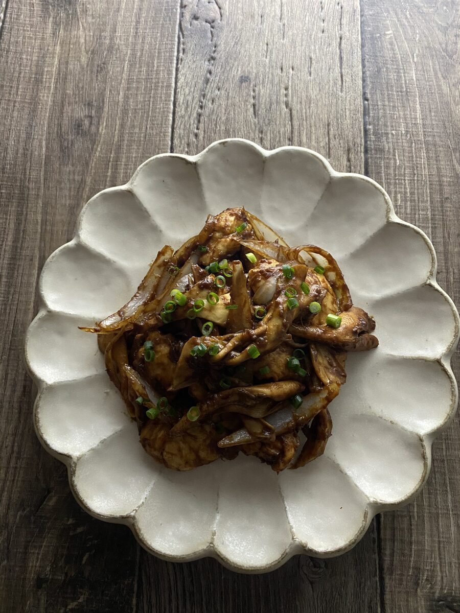 鶏むね肉と舞茸の赤味噌炒め