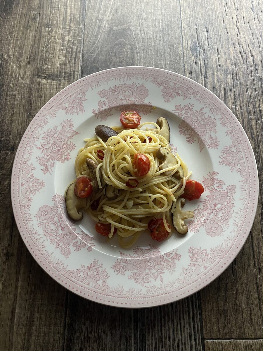 しいたけとミニトマトのペペロンチーノ