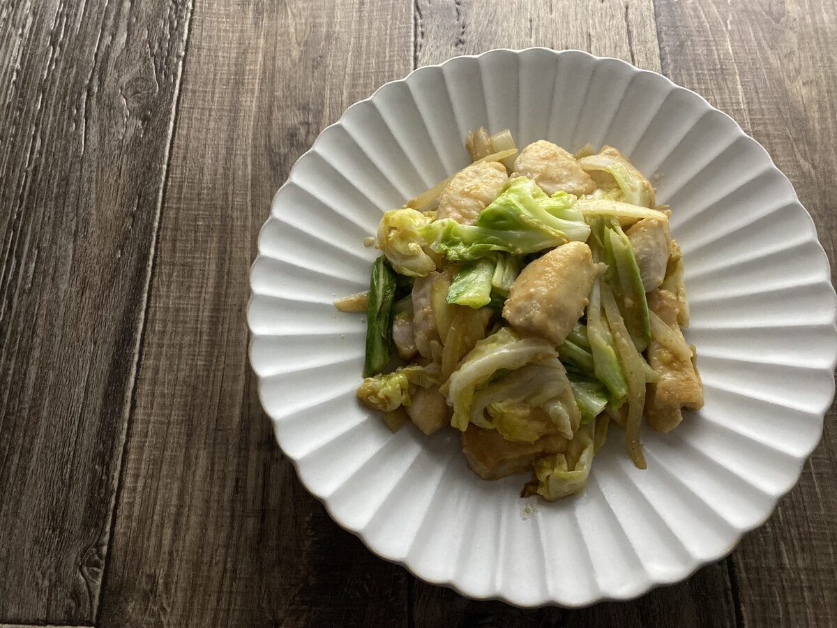 鶏むね肉とキャベツの胡麻味噌炒め