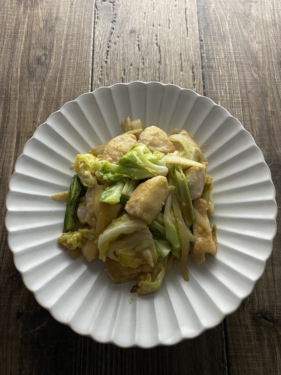 鶏むね肉とキャベツの胡麻味噌炒め