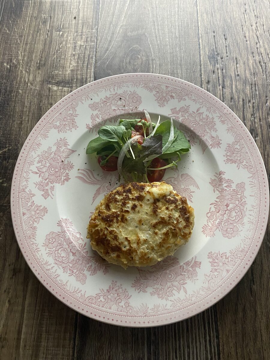 ハーブが香るチーズハンバーグ