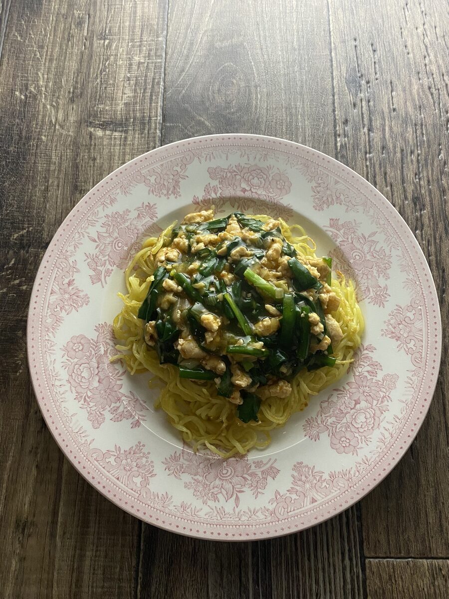 ニラと鶏むね肉のあんかけ焼きそば