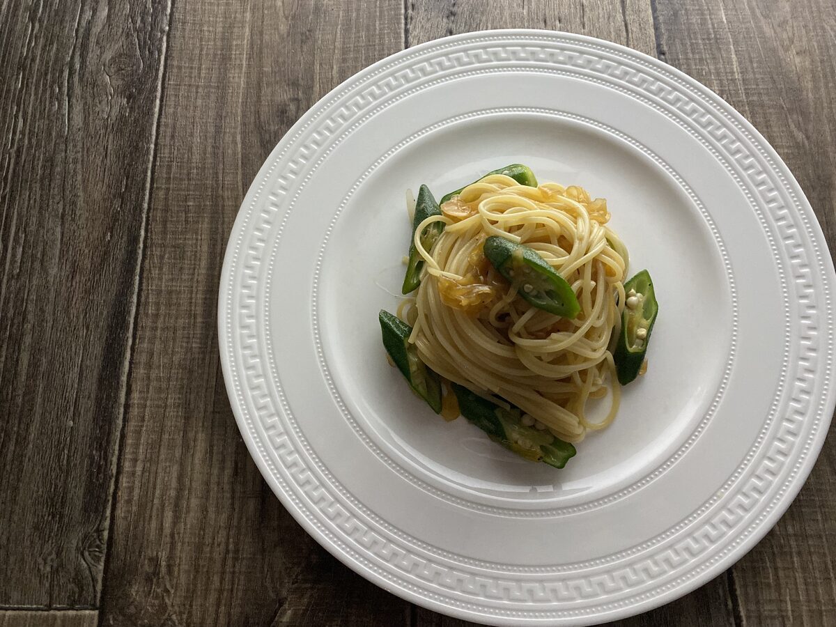 オクラと新玉ねぎの和風パスタ